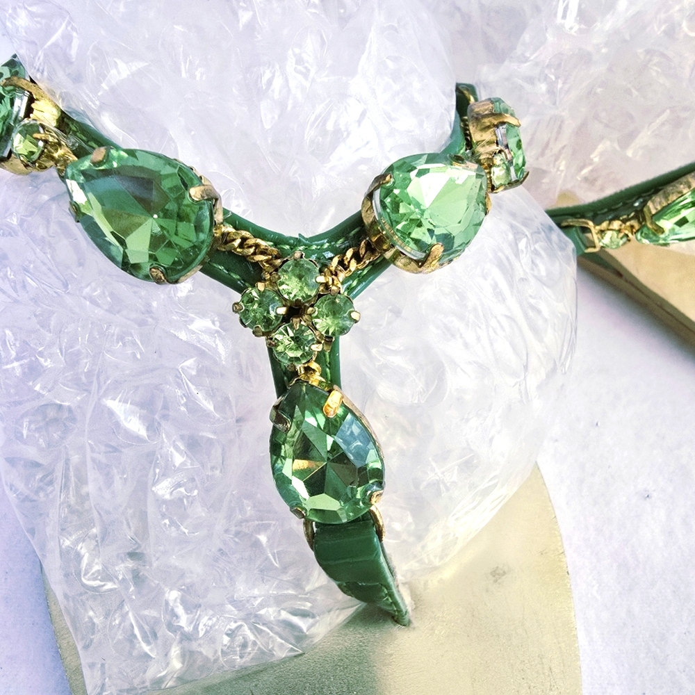 XOXO Women's Green Gem Golden Rosebud Sandals Sz 7 Fits 8 NWT - Picture 11 of 13
